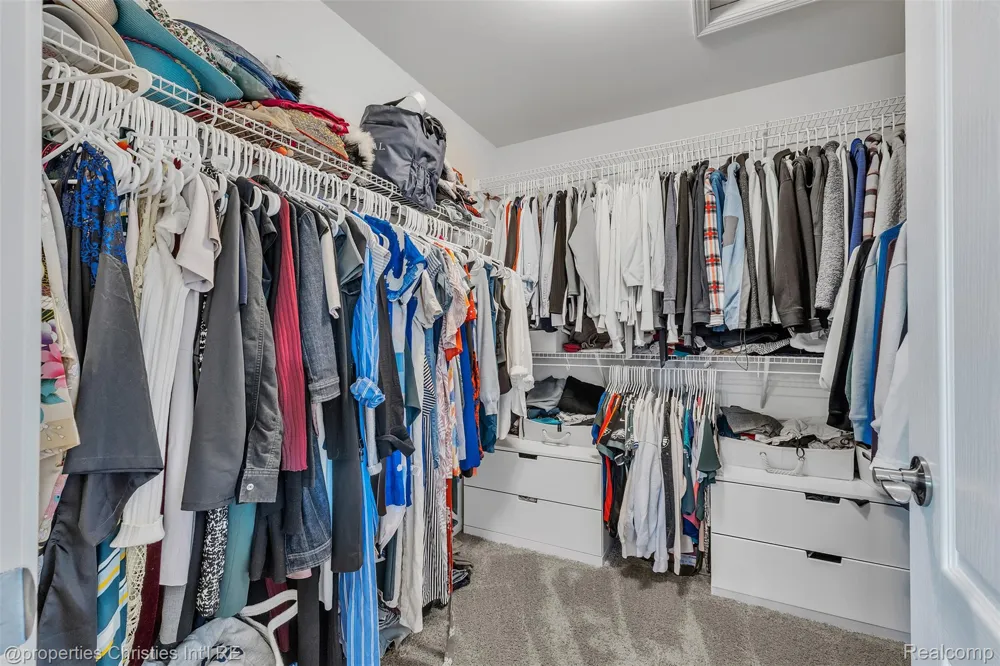 43626 Chancellor Lane Novi City, MI 48375