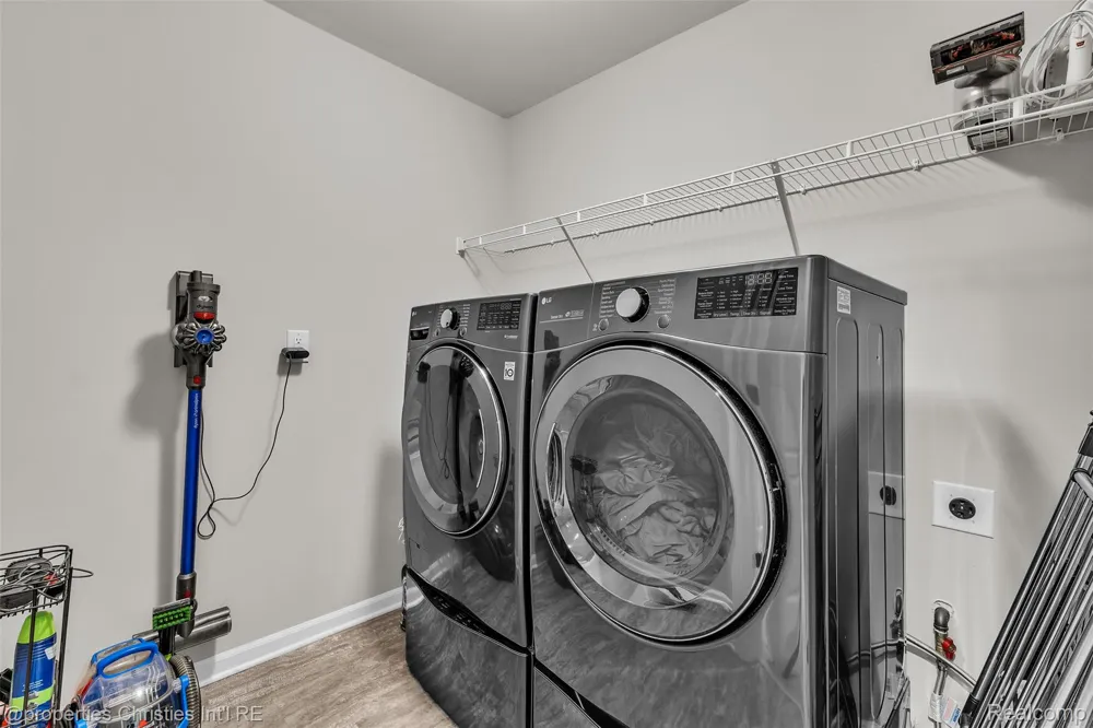 43626 Chancellor Lane Novi City, MI 48375