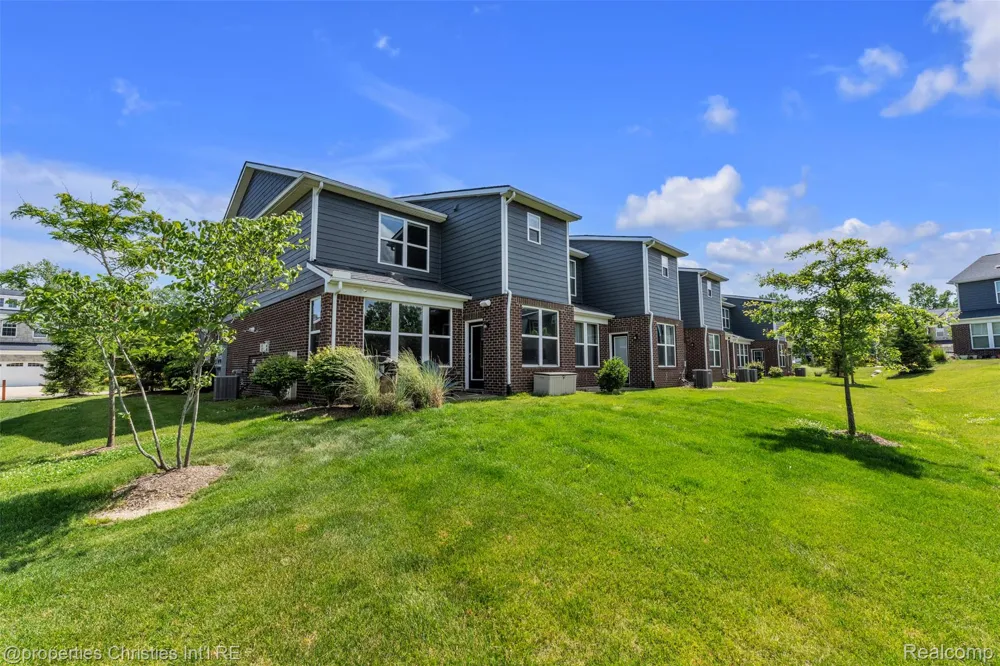 43626 Chancellor Lane Novi City, MI 48375