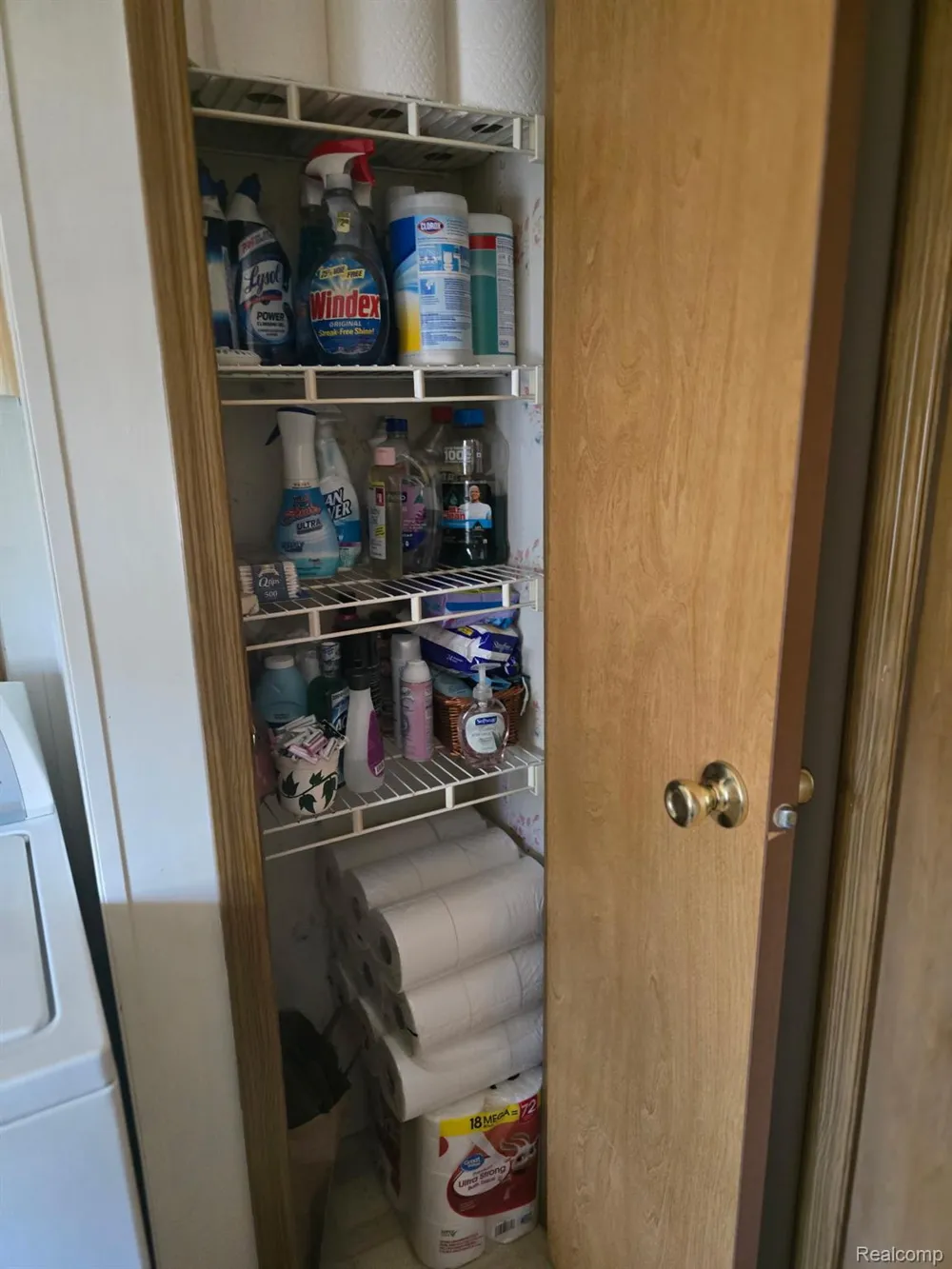 211 Pinewood Dr White Lake Charter Township, MI 48386