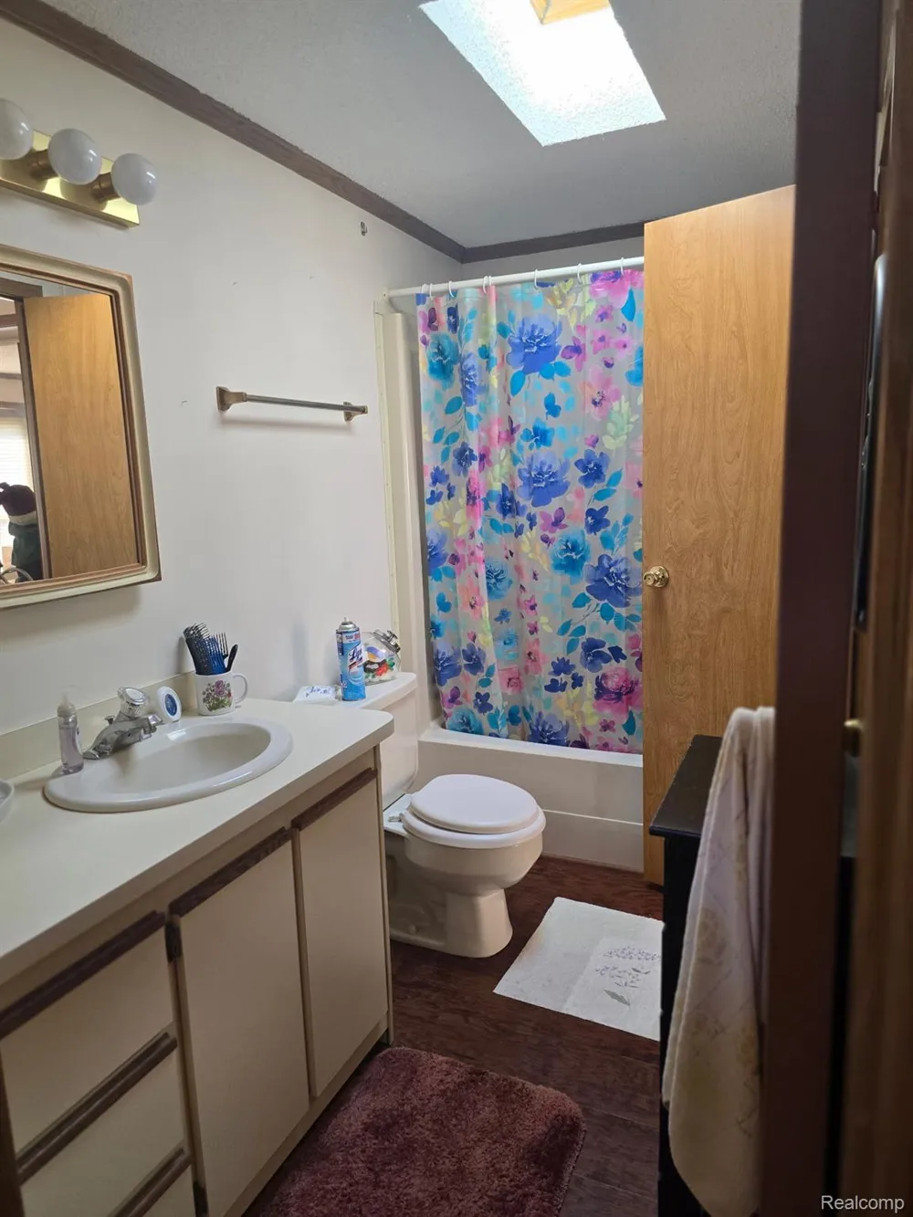 211 Pinewood Dr White Lake Charter Township, MI 48386
