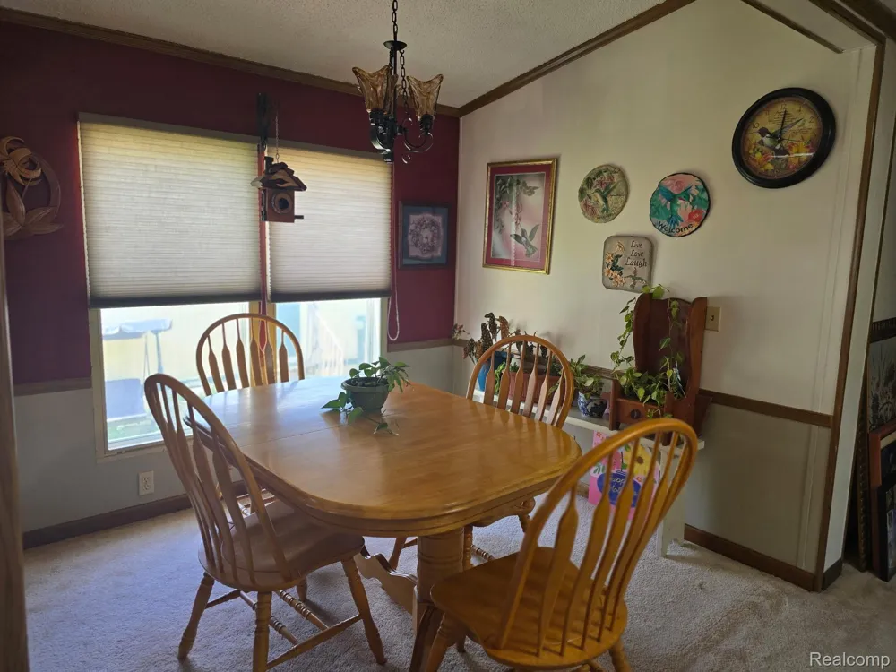 211 Pinewood Dr White Lake Charter Township, MI 48386