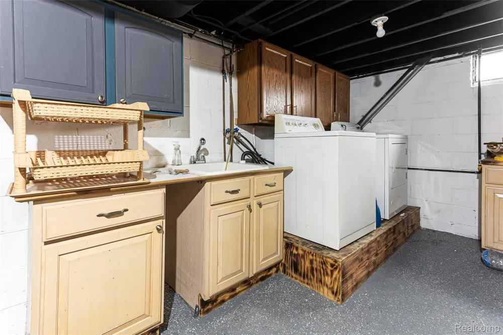 25529 Stanford Street Dearborn Heights City, MI 48125