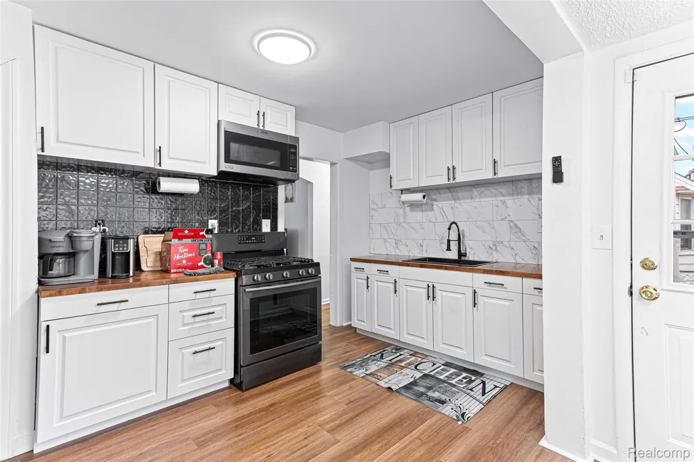 25529 Stanford Street Dearborn Heights City, MI 48125