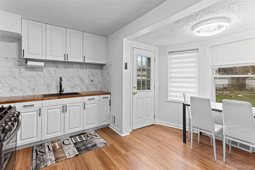 25529 Stanford Street Dearborn Heights City, MI 48125
