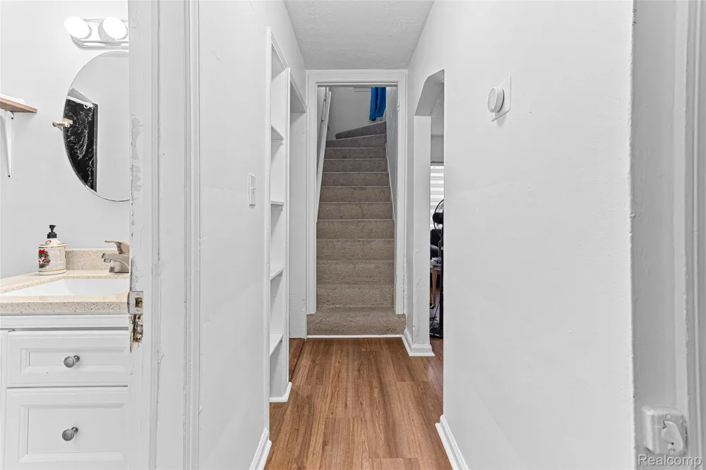 25529 Stanford Street Dearborn Heights City, MI 48125