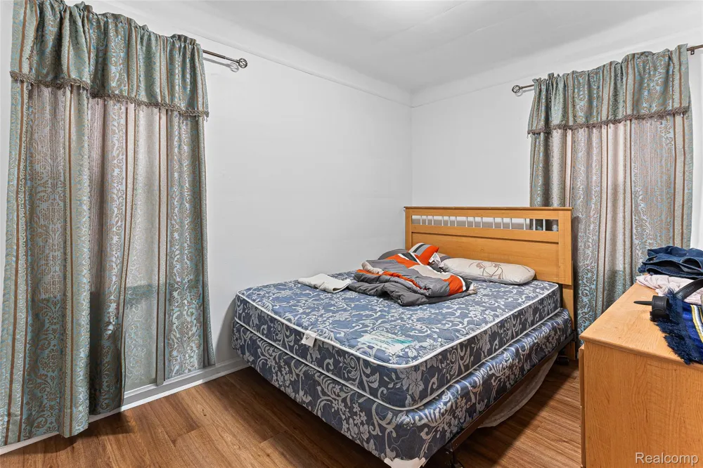 25529 Stanford Street Dearborn Heights City, MI 48125