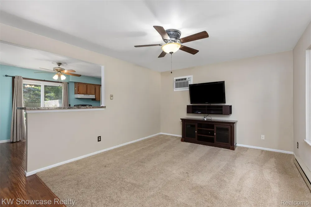 8621 Oakside Avenue Commerce Charter Township, MI 48382