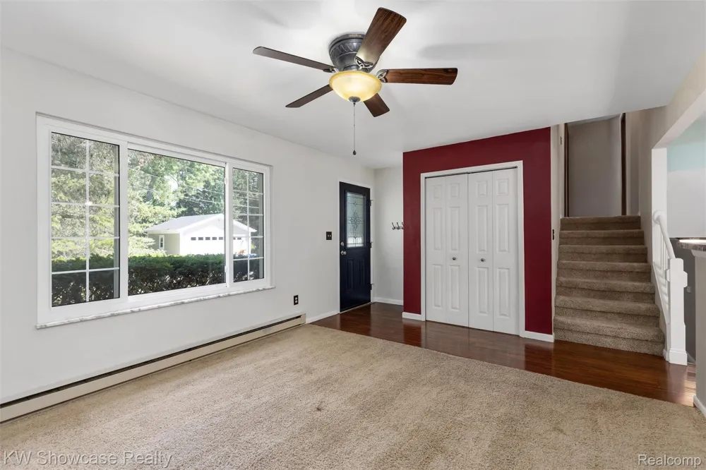 8621 Oakside Avenue Commerce Charter Township, MI 48382
