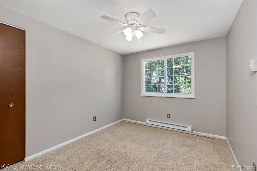 8621 Oakside Avenue Commerce Charter Township, MI 48382