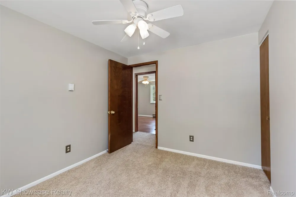 8621 Oakside Avenue Commerce Charter Township, MI 48382