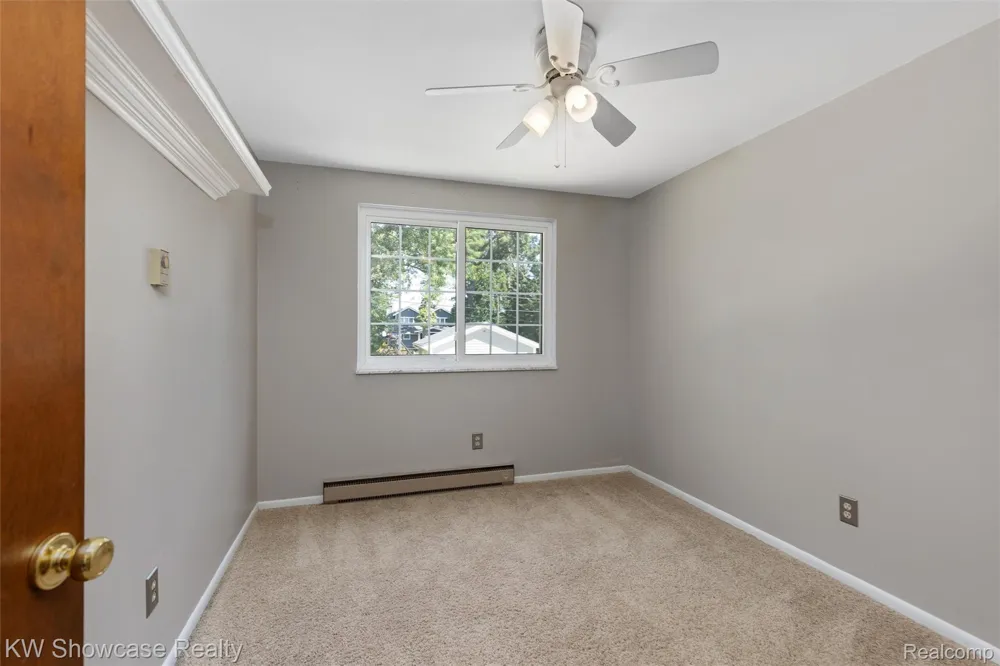 8621 Oakside Avenue Commerce Charter Township, MI 48382
