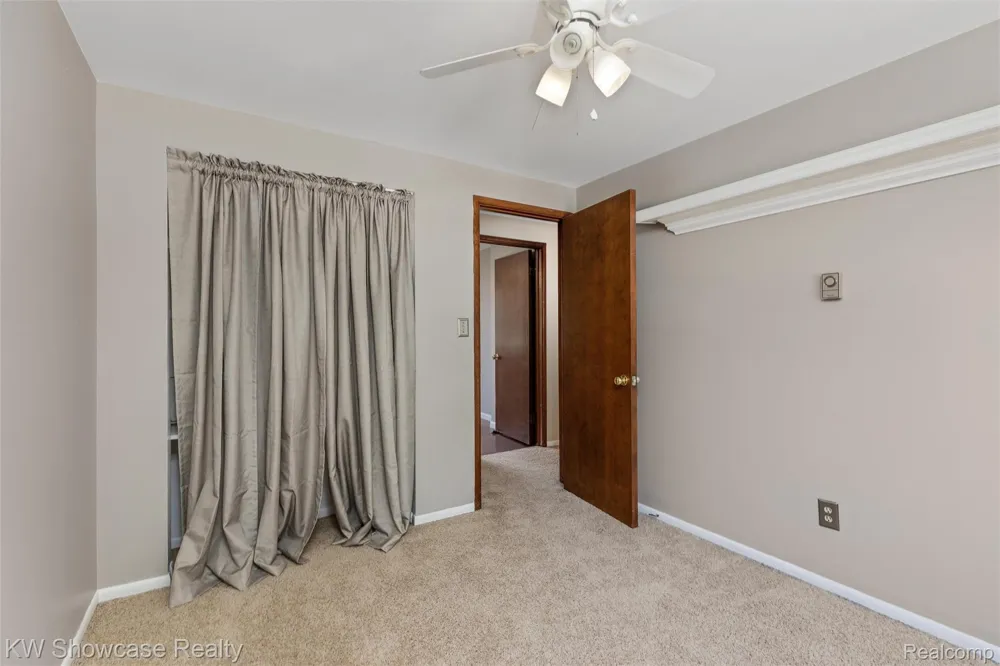 8621 Oakside Avenue Commerce Charter Township, MI 48382