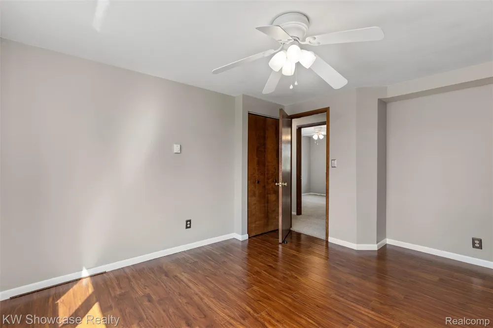 8621 Oakside Avenue Commerce Charter Township, MI 48382