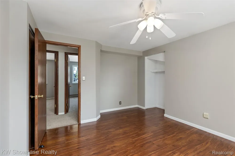 8621 Oakside Avenue Commerce Charter Township, MI 48382