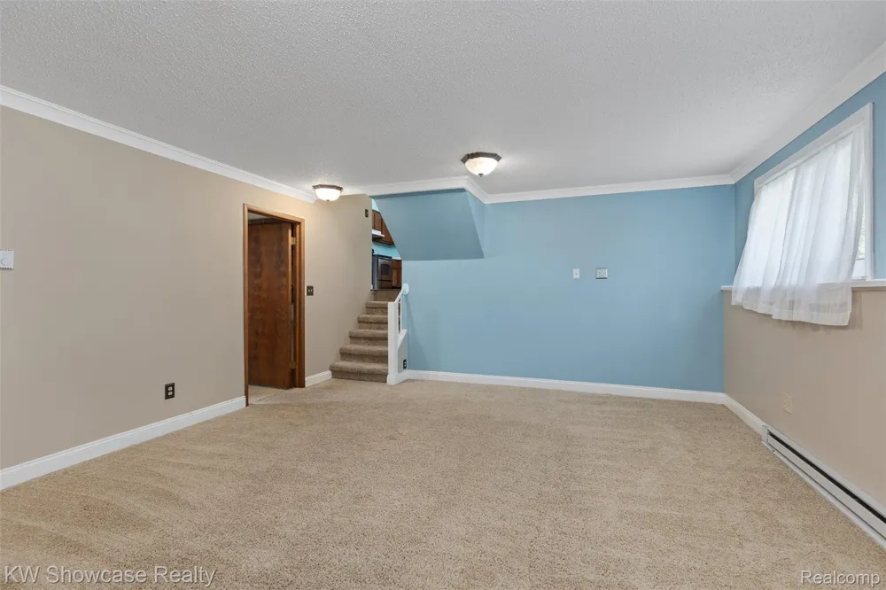 8621 Oakside Avenue Commerce Charter Township, MI 48382