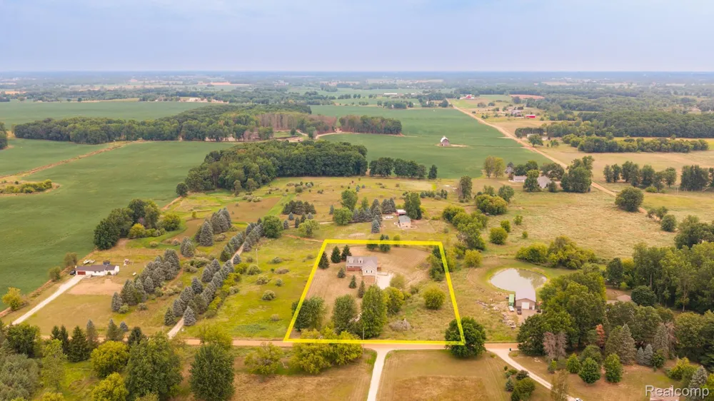 5795 E Centerline Road Ovid Township, MI 48879