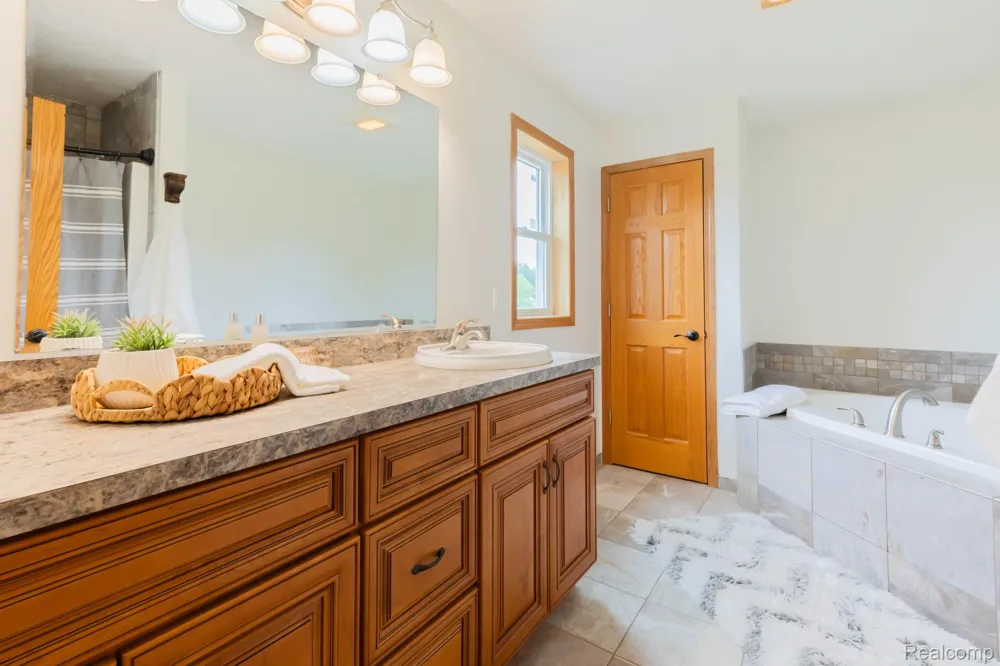 5795 E Centerline Road Ovid Township, MI 48879