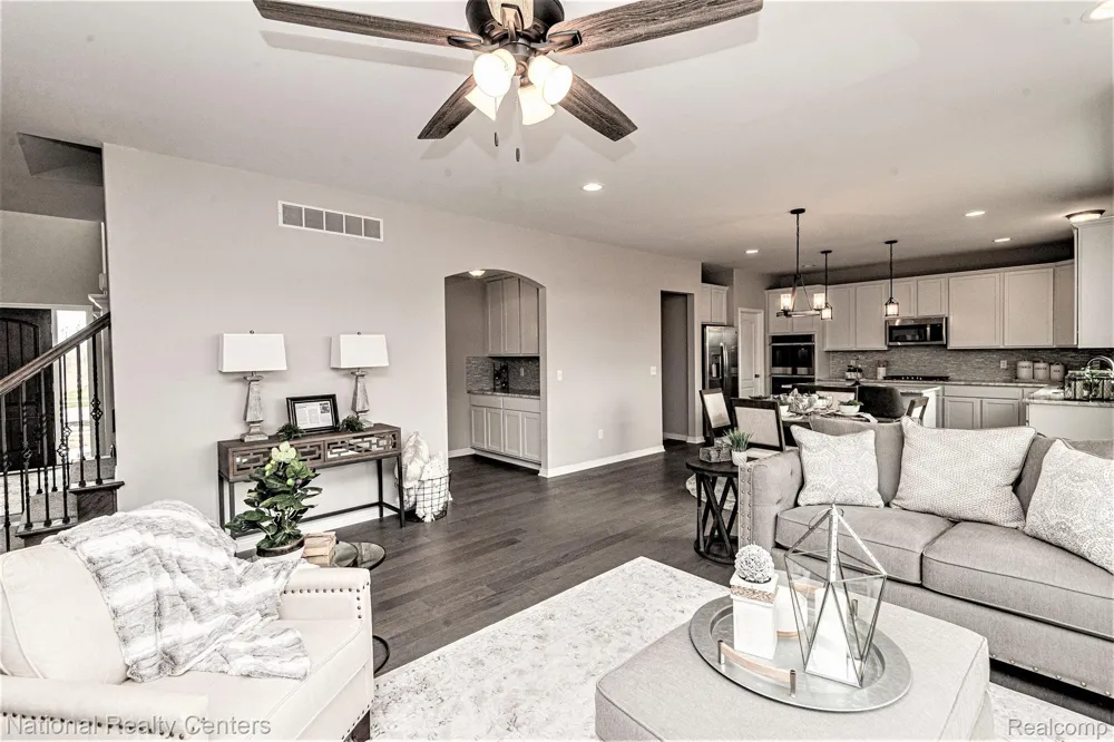 26 Woodland Meadows Chesterfield Township, MI 48047