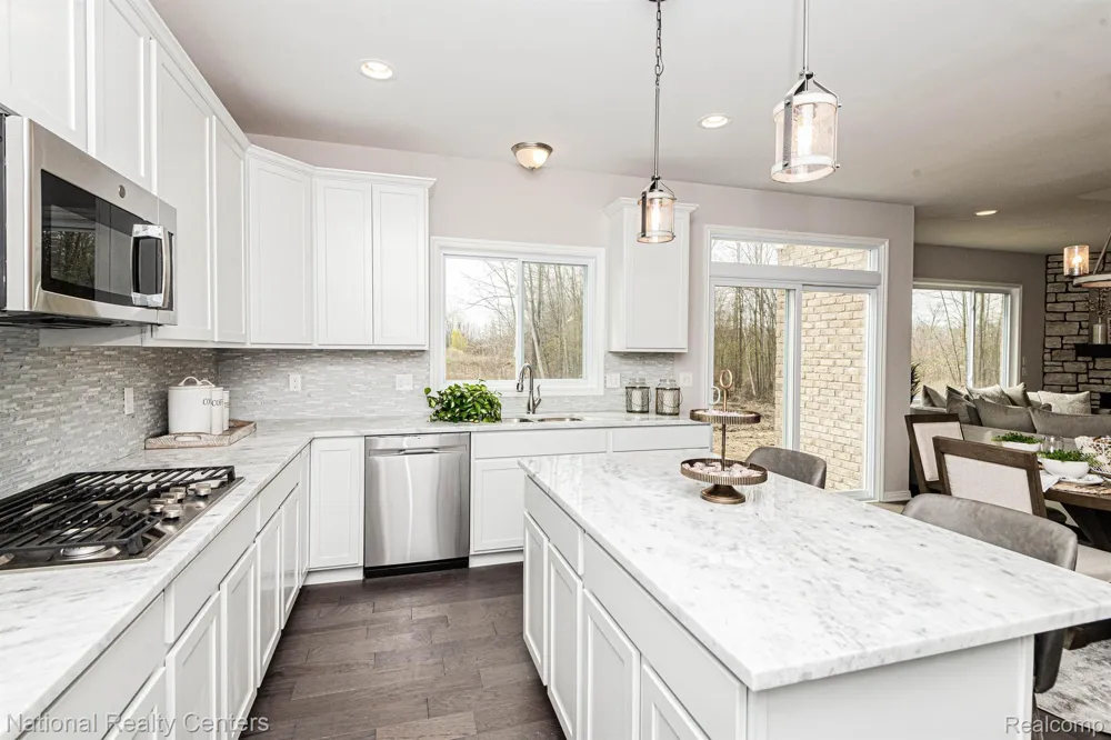 26 Woodland Meadows Chesterfield Township, MI 48047
