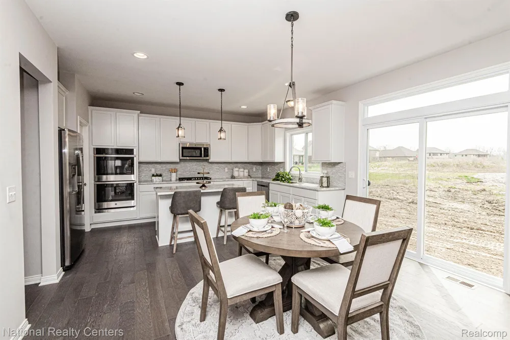 26 Woodland Meadows Chesterfield Township, MI 48047
