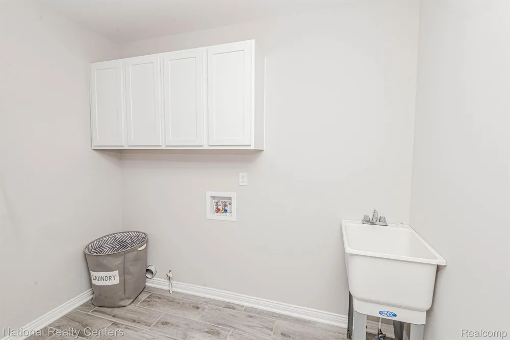 26 Woodland Meadows Chesterfield Township, MI 48047
