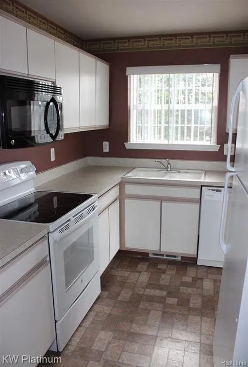 16632 Glenmoor Boulevard Macomb Township, MI 48044