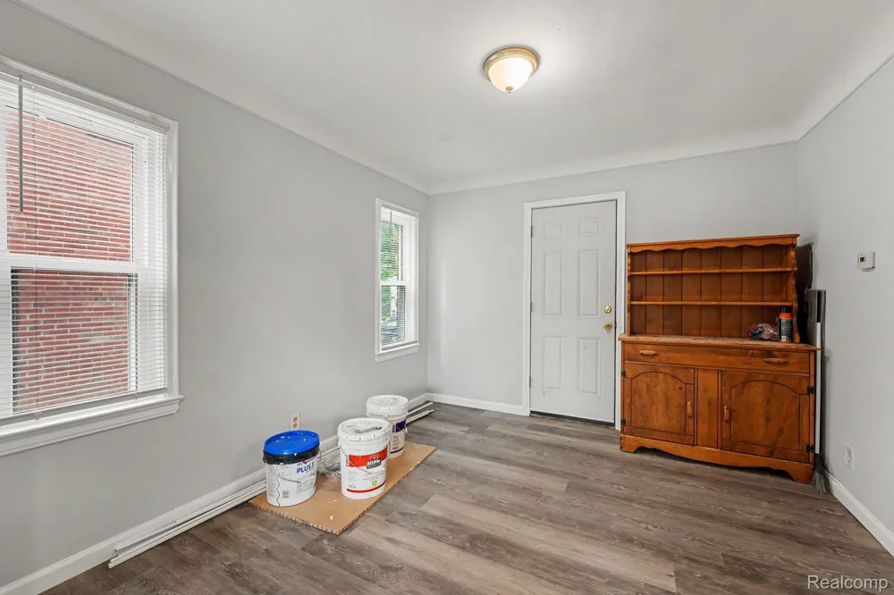 13960 Greenview Road Detroit City, MI 48223