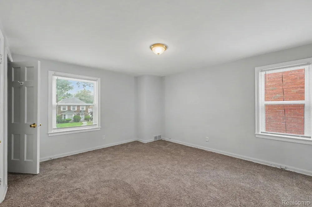 13960 Greenview Road Detroit City, MI 48223