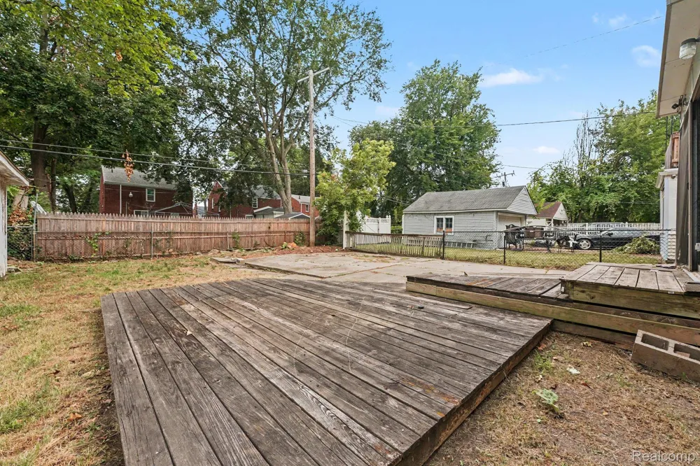 13960 Greenview Road Detroit City, MI 48223