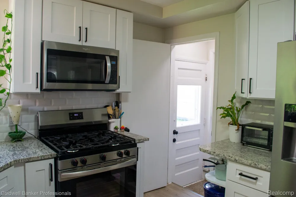 18441 Frazho Road Roseville City, MI 48066