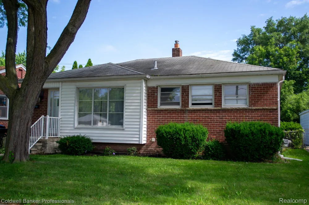 18441 Frazho Road Roseville City, MI 48066
