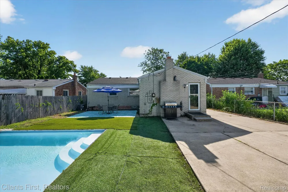 7520 Sloan Street Taylor City, MI 48180
