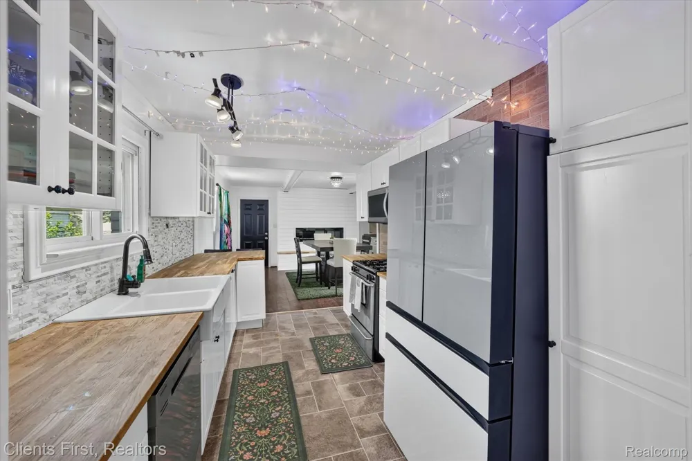 7520 Sloan Street Taylor City, MI 48180