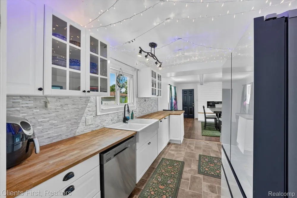 7520 Sloan Street Taylor City, MI 48180
