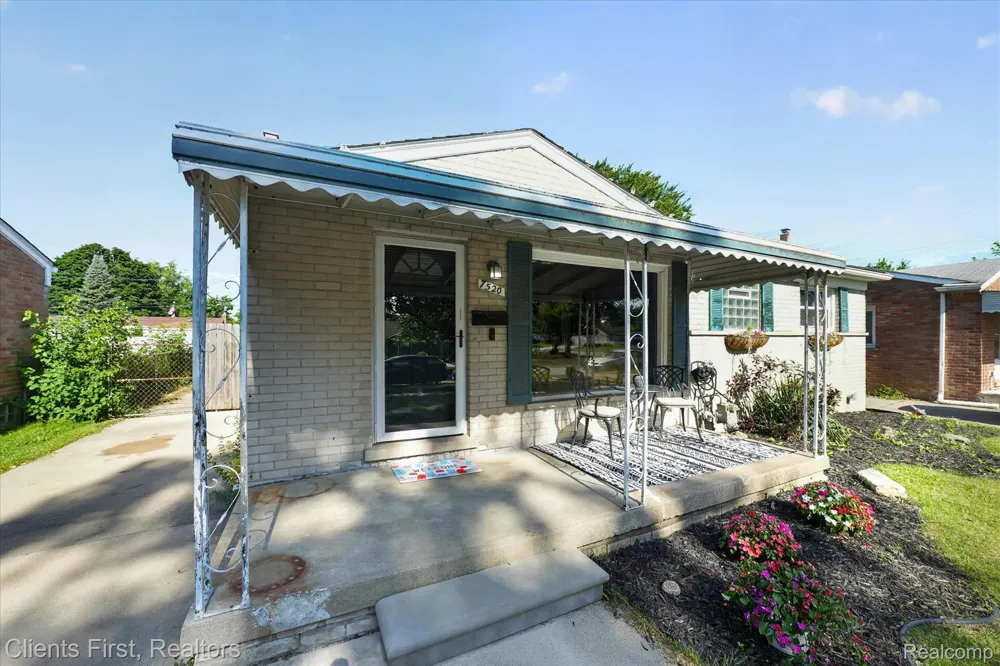 7520 Sloan Street Taylor City, MI 48180
