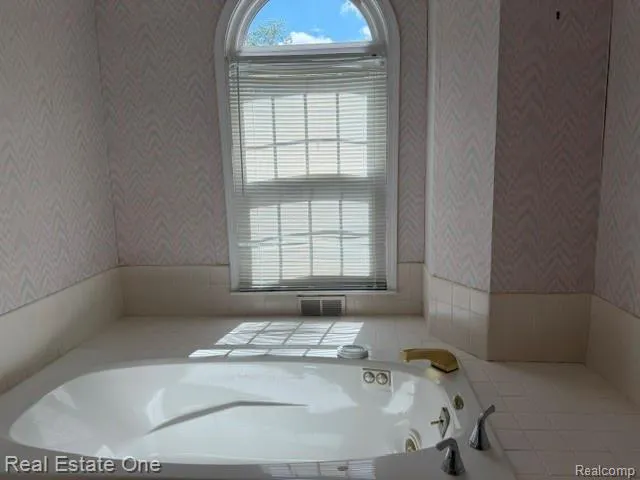 5135 Iron Gate Road Bloomfield Charter Township, MI 48304