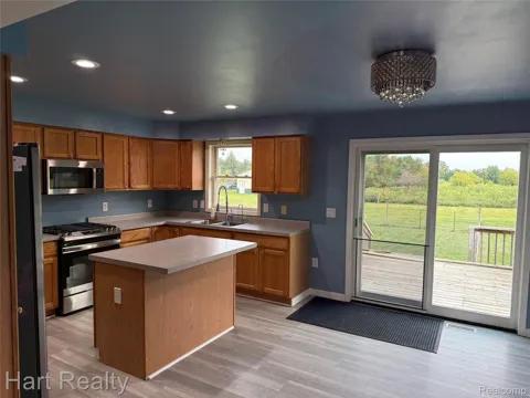 909 W Barnes Road