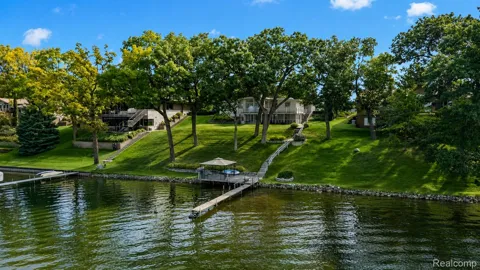 1879 Long Pointe Drive