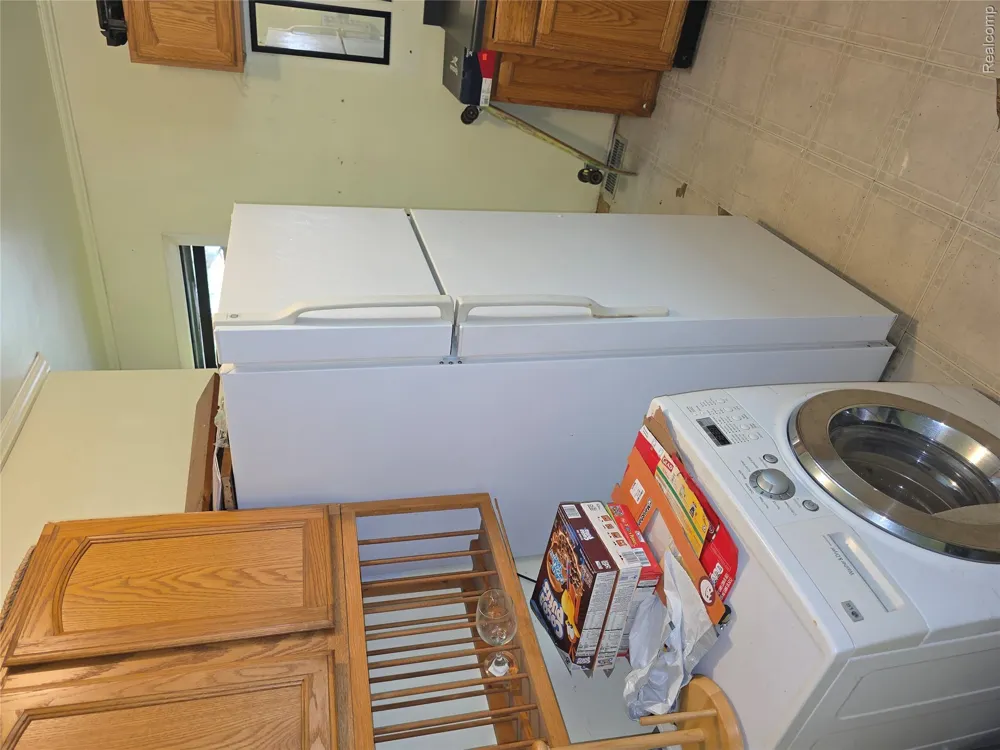 1045 Ontario Street Lansing City, MI 48915