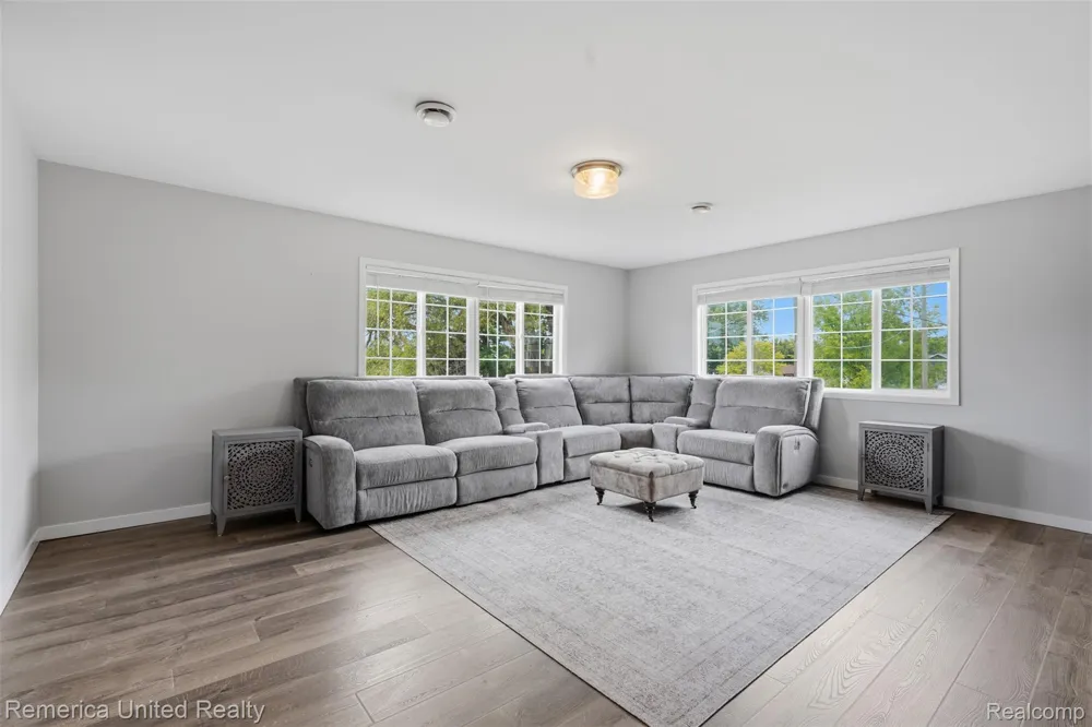 6109 Grand River Avenue Genoa Township, MI 48114