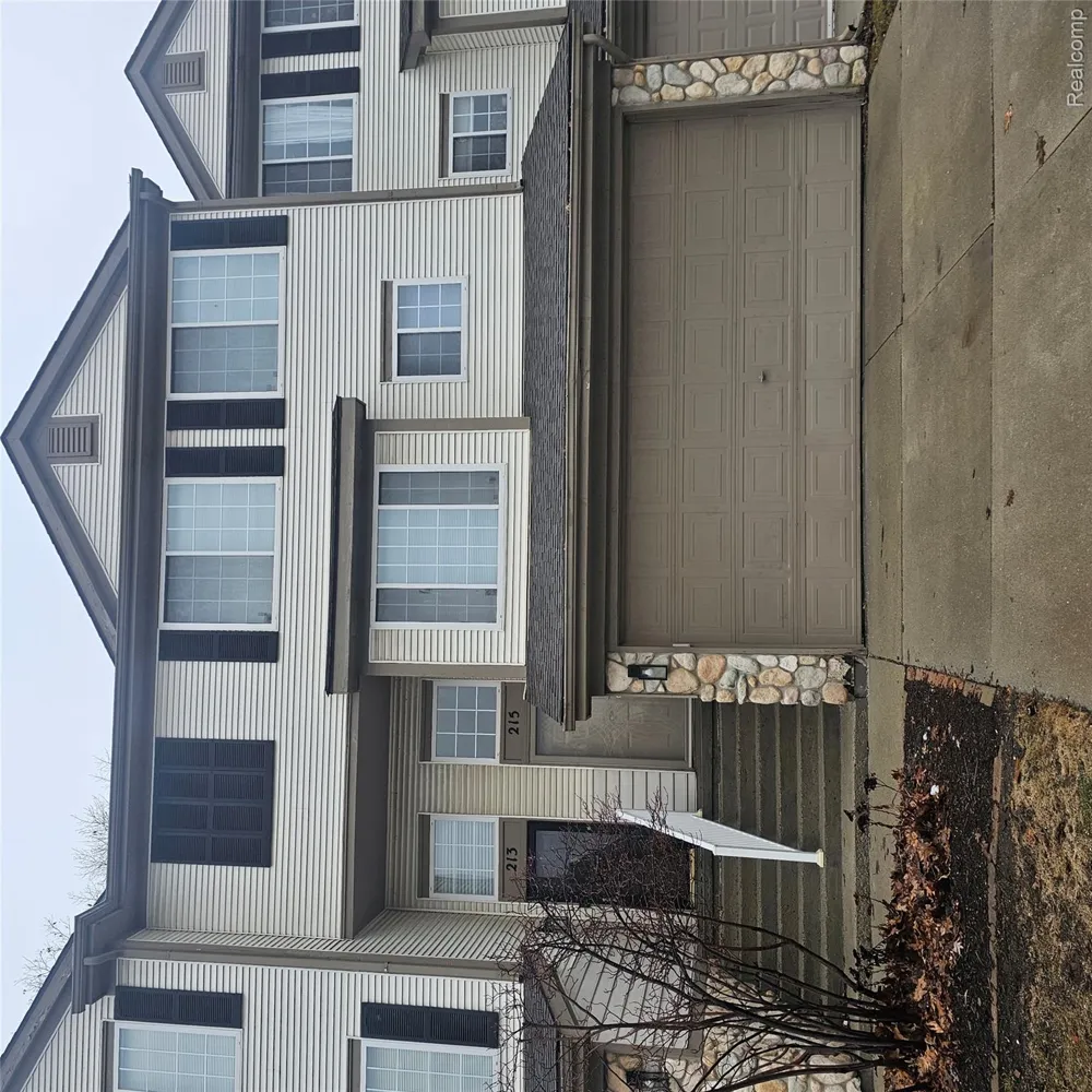 215 Oak Ridge Drive Pontiac City, MI 48341