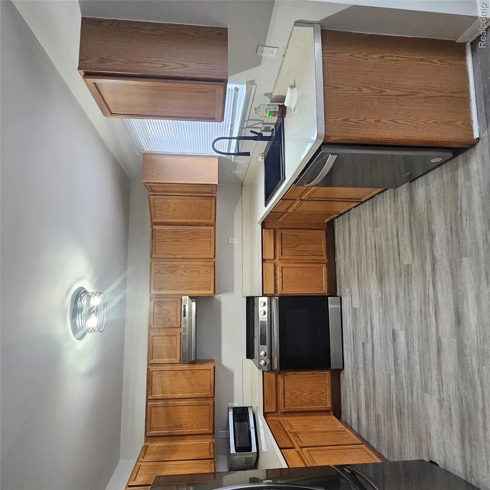 215 Oak Ridge Drive Pontiac City, MI 48341