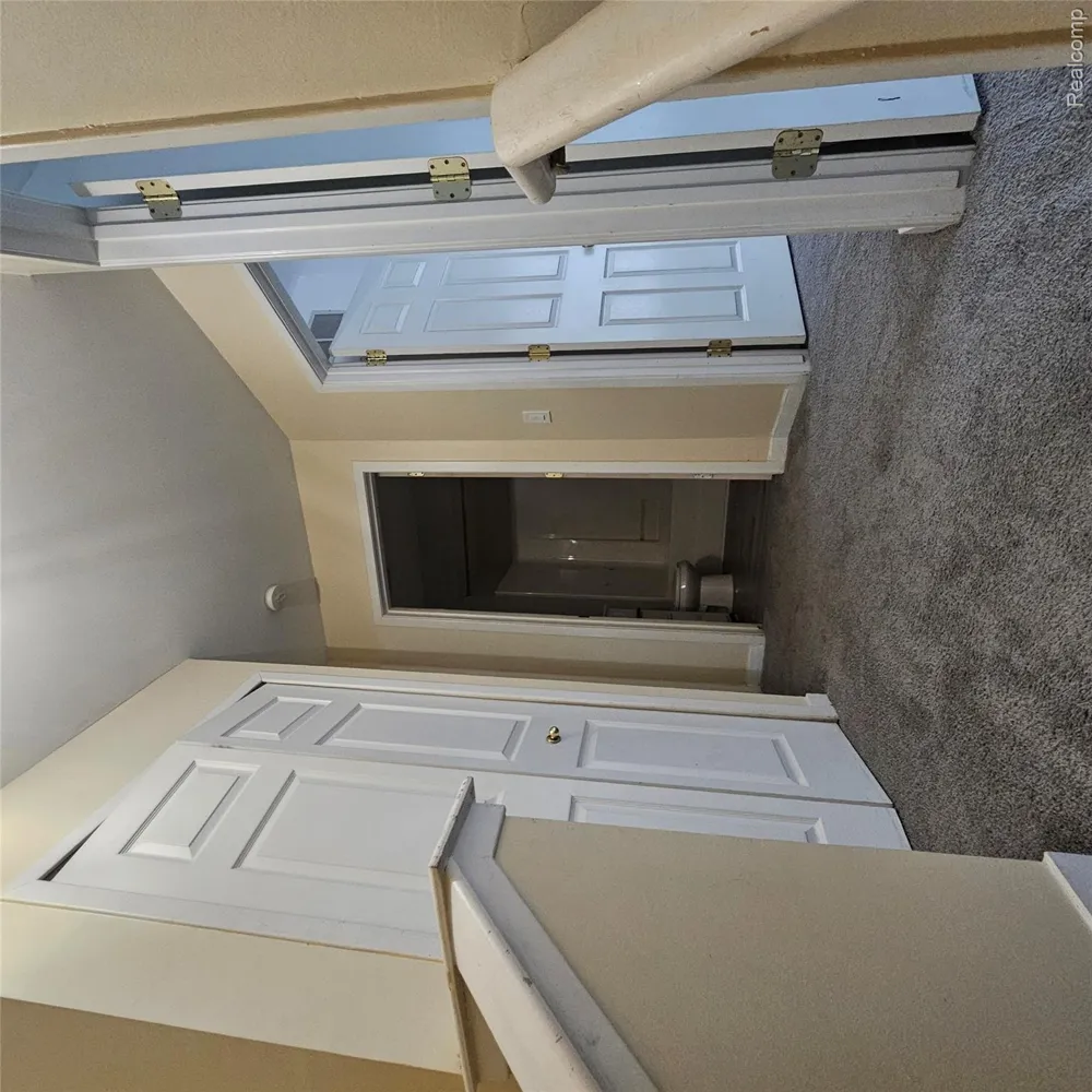 215 Oak Ridge Drive Pontiac City, MI 48341