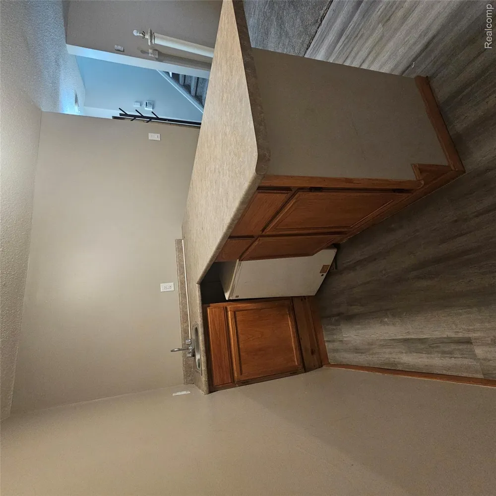 215 Oak Ridge Drive Pontiac City, MI 48341