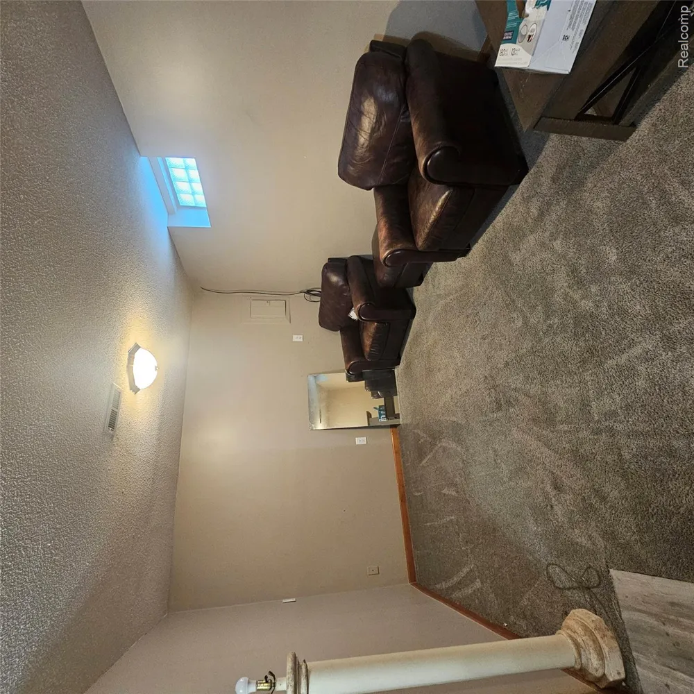 215 Oak Ridge Drive Pontiac City, MI 48341