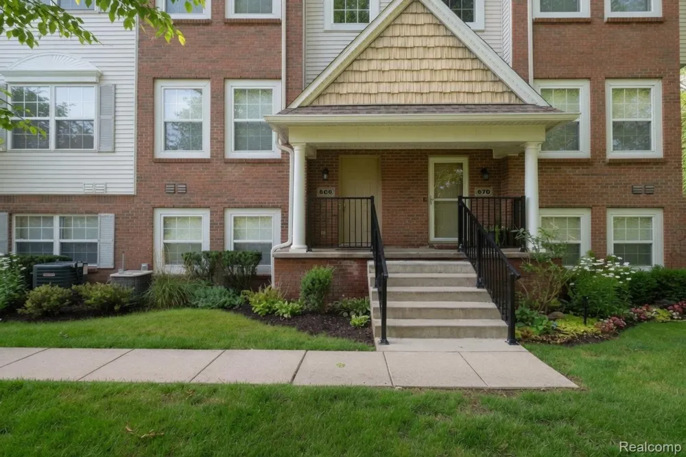 868 Eagle Drive Fenton City, MI 48430