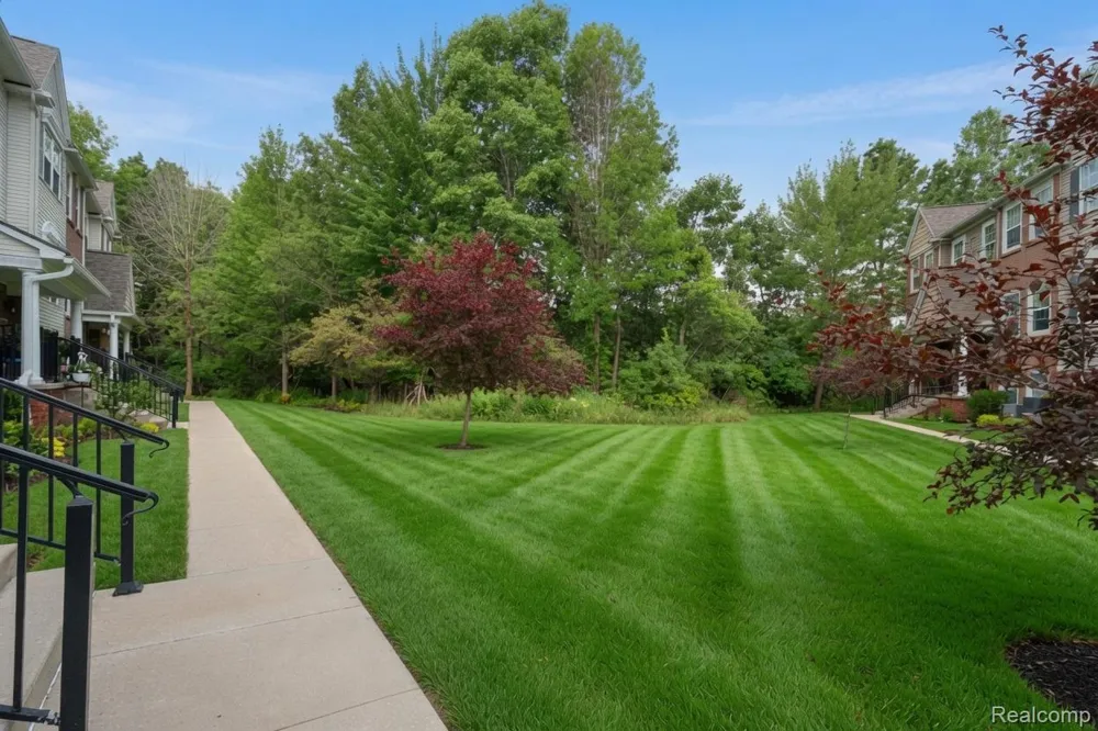 868 Eagle Drive Fenton City, MI 48430
