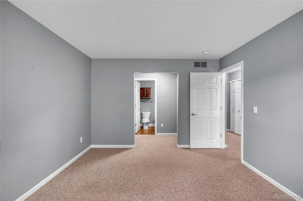 868 Eagle Drive Fenton City, MI 48430