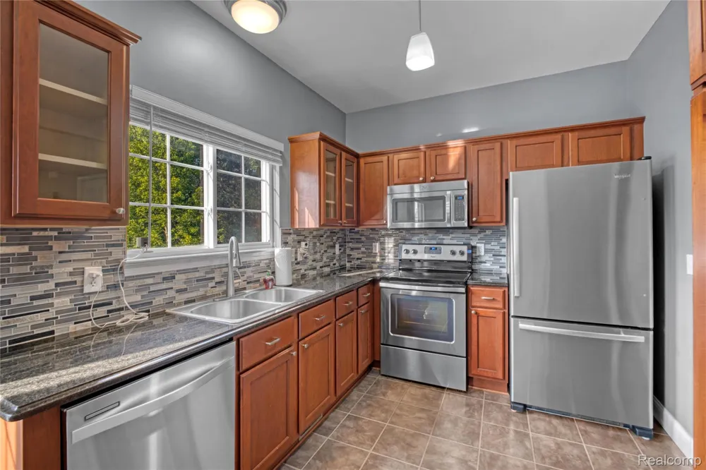 868 Eagle Drive Fenton City, MI 48430